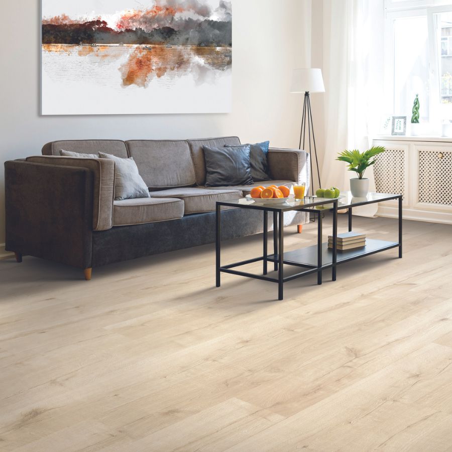 Laminae flooring in room